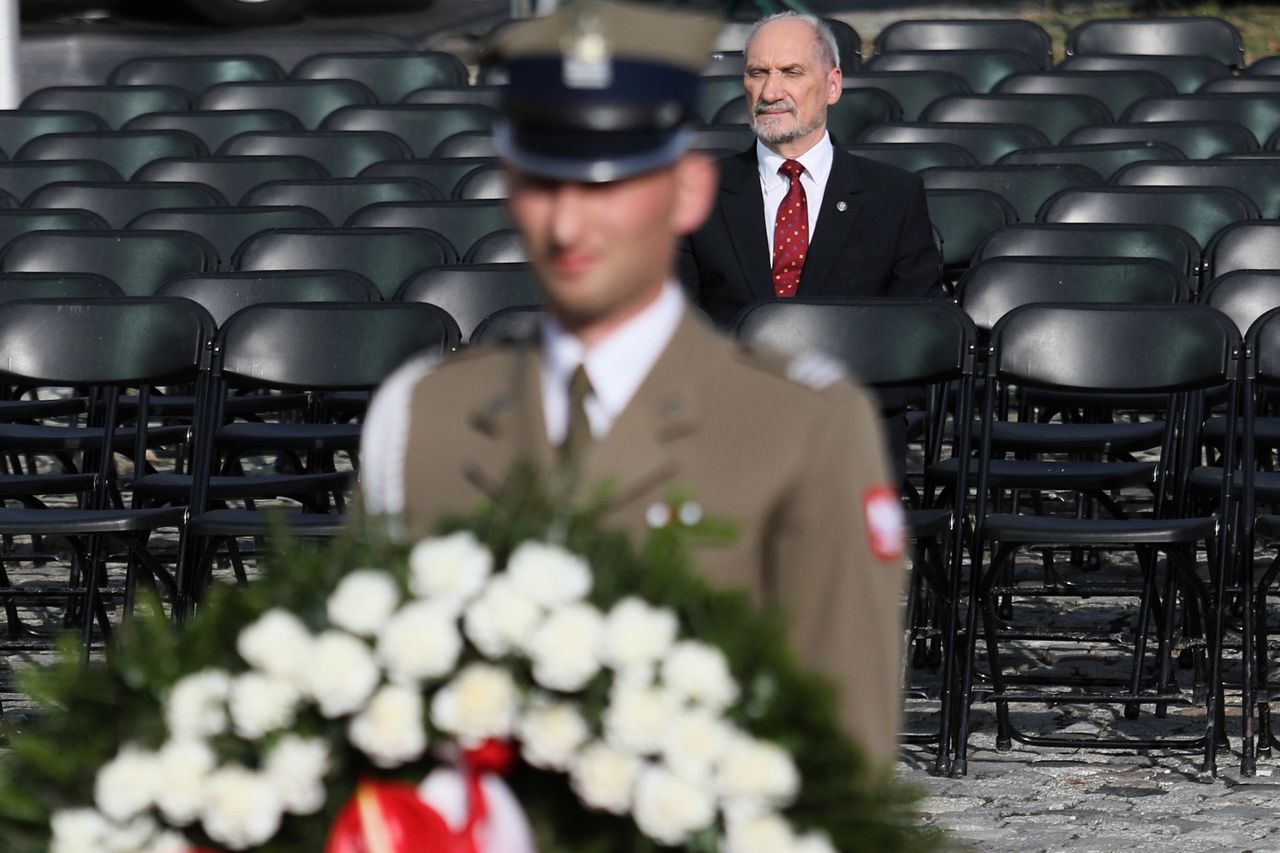 Antoni Macierewicz umieścił wpis o "czwartym rozbiorze Polski". "To lekcja, którą Polacy muszą zawsze pamiętać"