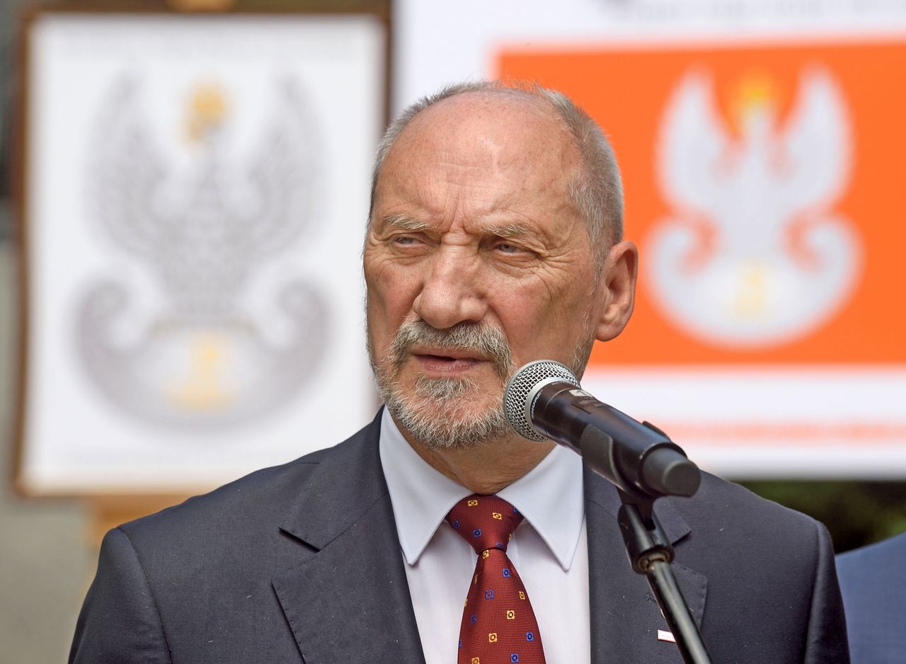 Macierewicz o raporcie technicznym ws. Smoleńska. "W pierwszej kolejności poznają go rodziny ofiar"