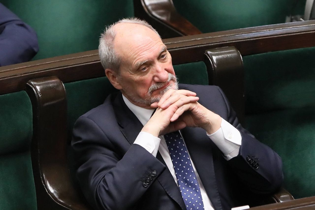 Były szef MON Antoni Macierewicz ma nowego współpracownika. Ma 23 lata