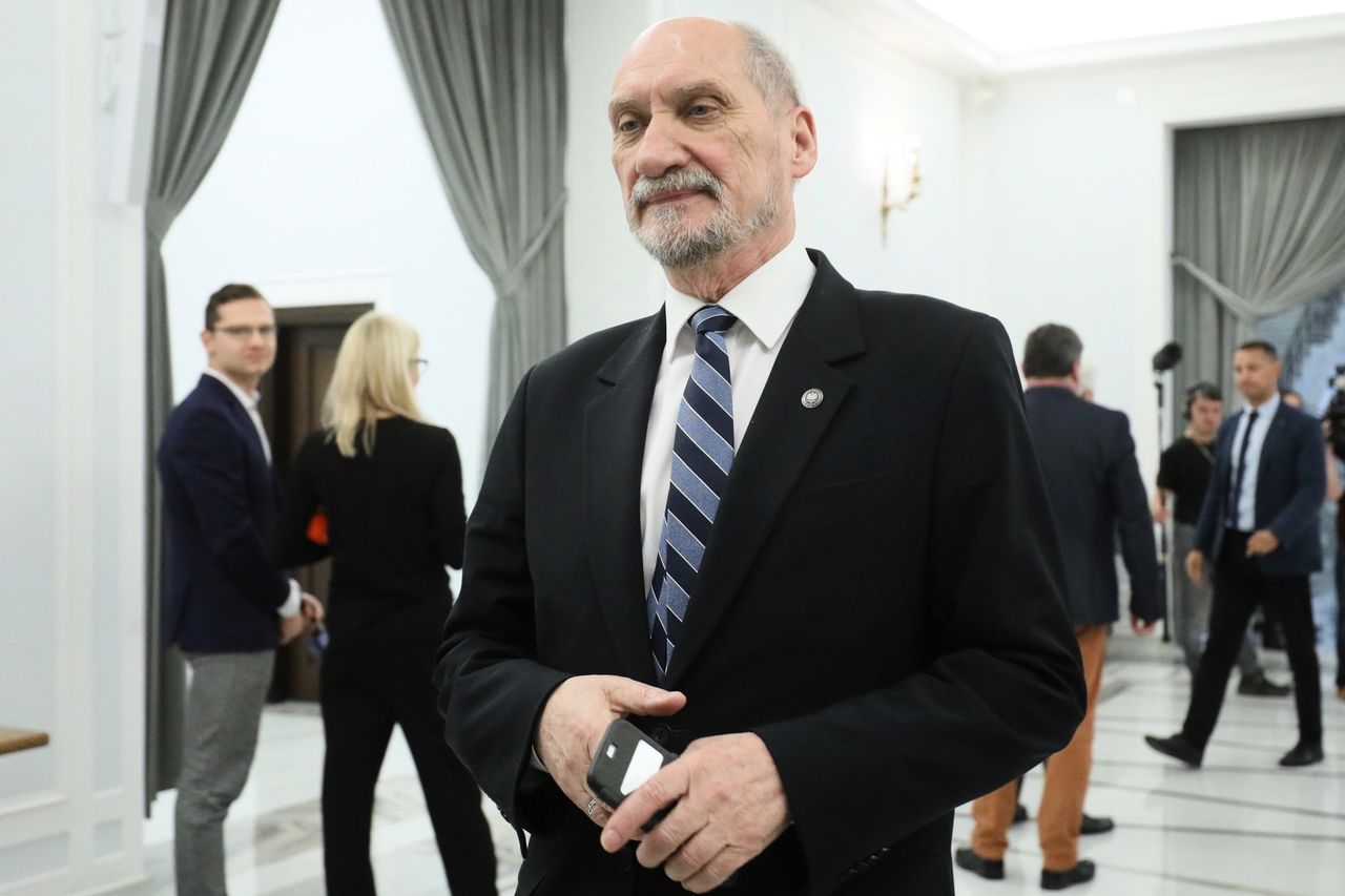 Antoni Macierewicz uderza w ojca premiera Morawieckiego. Zapisał go do rosyjskiego lobby