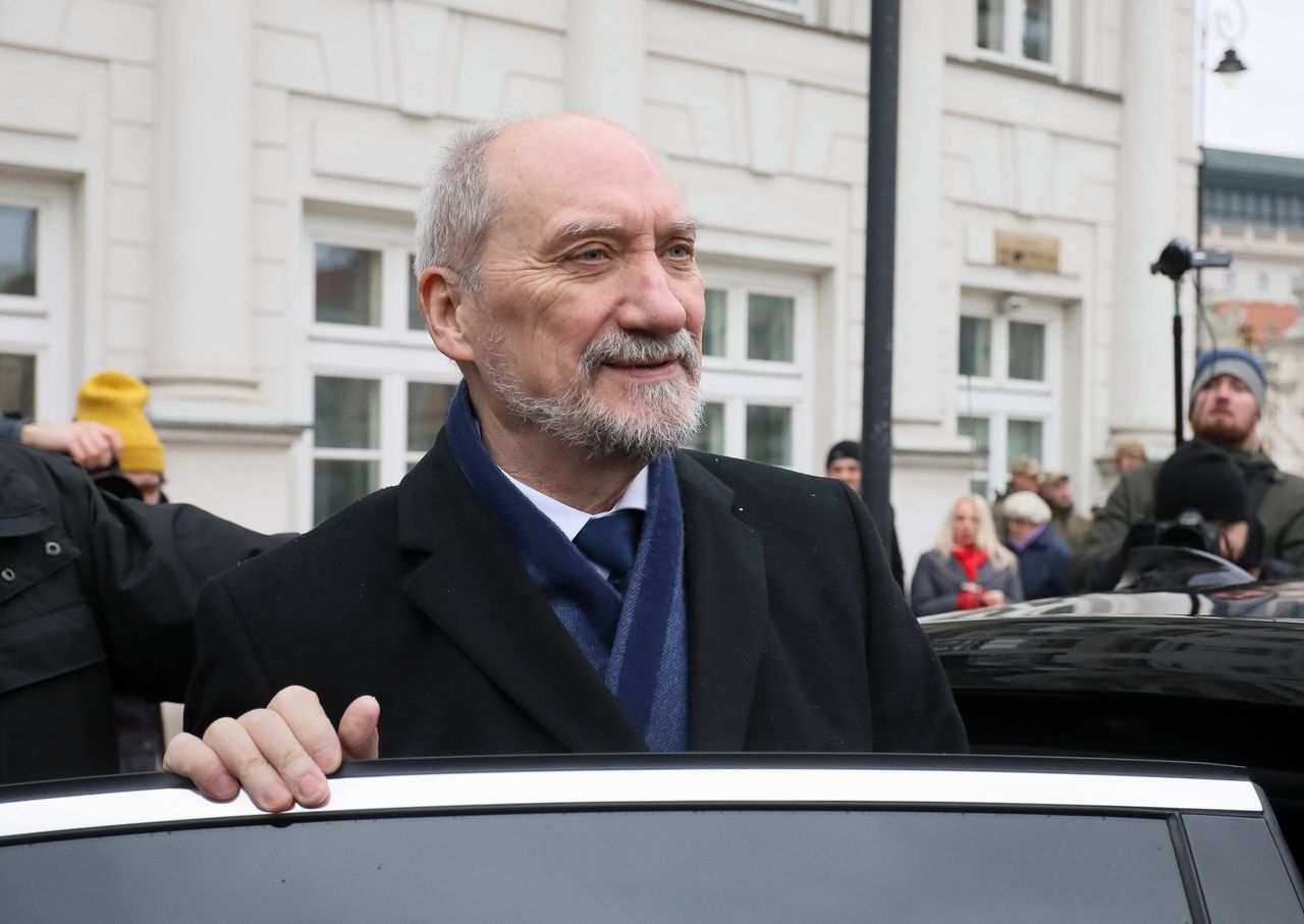 Macierewicz poza rządem. Były minister wciąż będzie jeździł limuzyną