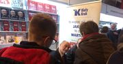 Niekończąca się kolejka do Antoniego Macierewicza. Był gwiazdą targów książki