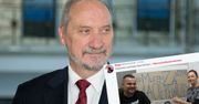 Macierewicz podbija internet. Ludzie publikują zdjęcia z wymownym hasztagiem w jego obronie