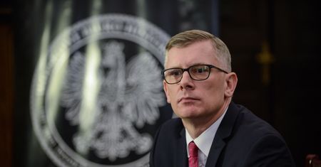 Cenckiewicz o zrównywaniu księży pedofilów z agentami SB. "Prostackie"