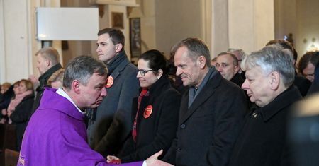 Politycy pożegnali Pawła Adamowicza. Część z nich niosła trumnę