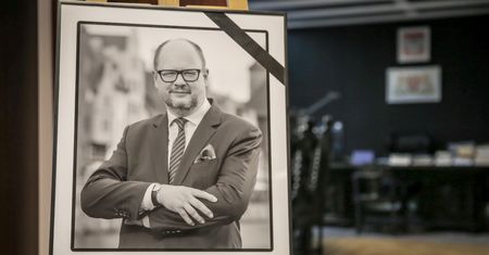 Prokuratura: sprawa oświadczeń majątkowych Adamowicza zostanie umorzona