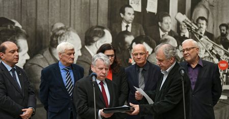 Rada ECS odrzuciła propozycję ministra Glińskiego. Według Frasyniuka jest "obraźliwa"