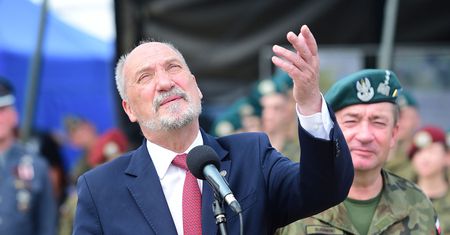Macierewicz postawi pomniki w całej Polsce. Będą identyczne