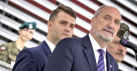 Poseł dopytuje MON ws. limuzyn Misiewicza