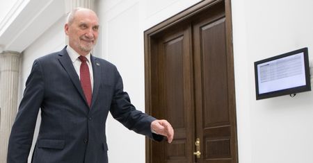 Kolejne wątpliwości wokół komisji smoleńskiej. MON nabiera wody w usta