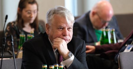 Koronawirus. Bogdan Borusewicz "za" wyborami korespondencyjnymi, ale w innej formule