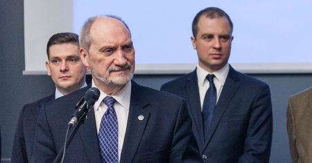 I jak im wierzyć? Jesienią zastępca Macierewicza zapewniał, jak ważny jest Eurokorpus