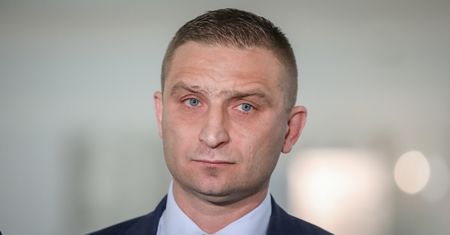 Prezes Marszu Niepodległości odpowie za race. Czuje się nękany