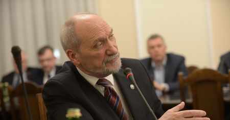 Kłótnia na komisji o ustawę degradacyjną. "Załgane kłamstwa"