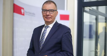 Abramowicz pisze do premiera. "Dobrowolność składek społecznych ZUS na 6 miesięcy"