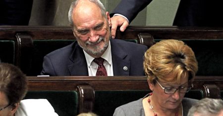 Trudne pytania o Macierewicza. Tajemnicza reakcja rzecznika Dudy