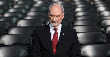 Prawnicy Antoniego Macierewicza zajmują się książką Tomasza Piątka