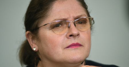 Ostra reakcja na list Krystyny Pawłowicz: Walkę z alkoholizmem proszę zacząć od pilnowania koleżanek