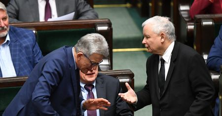Widmo księdza z Tylawy unosi się nad Piotrowiczem. PiS ma problem z byłym prokuratorem