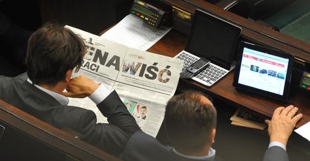 Politycy nie zrezygnują z mowy nienawiści. Tak uważają Polacy [NASZE BADANIE]