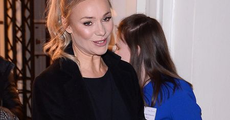 Sonia Bohosiewicz konsumuje posiłek w pociągu. "Jajecznica w Warsie rządzi!"