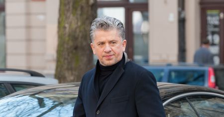 Janusz Józefowicz ma trudny czas. Mówi się o sprzedaży jego domu