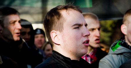 Kolejna afera z Adamem Andruszkiewiczem i służbową limuzyną? Tabloid pokazał zdjęcia. Mamy komentarz wiceministra