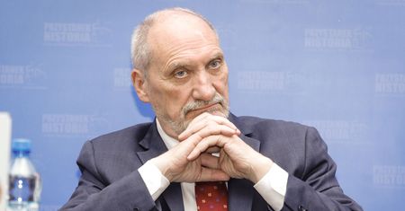 Macierewicz ostrzega ws. Rosji: zagrożenie dla NATO