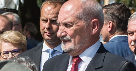 Macierewicz zwiększa limity. Szef SKW dostał dodatkowe 20 tys. zł