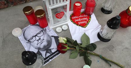 Wsparcie psychologiczne podczas pogrzebu Adamowicza. "Nie wstydźmy się swojej słabości"