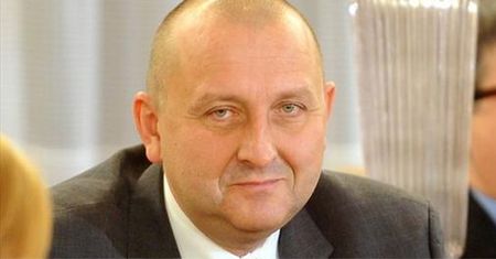 Nie wypłacać mu odprawy! Przecież zostawia po sobie płacz i ból!