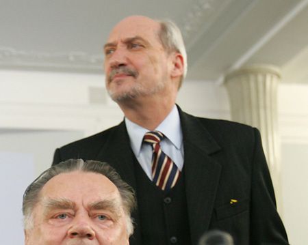 Macierewicz: "noc teczek" przyniosła zwycięstwo