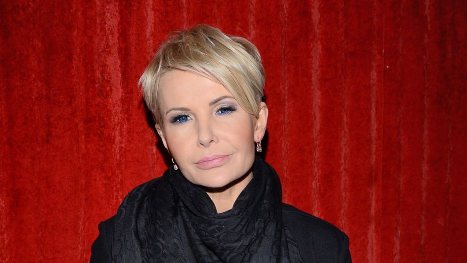 Joanna Racewicz w koronkowej, prześwitującej sukience. Ma ważne przesłanie dla fanów