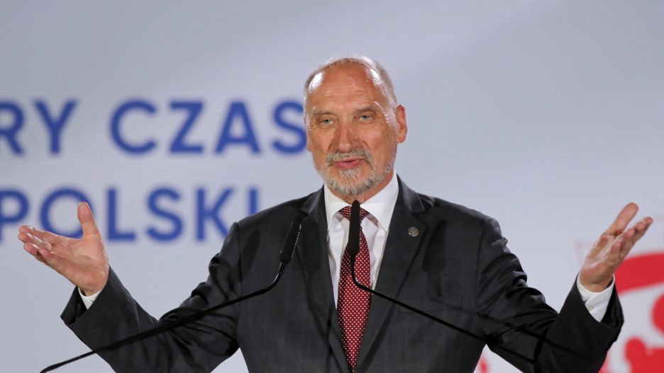 Antoni Macierewicz na konwencji PiS w Piotrkowie Trybunalskim