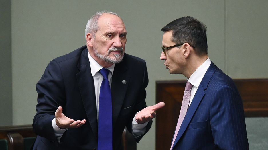 Antoni Macierewicz jeszcze w roli szefa MON i Mateusz Morawiecki jako wicepremier - jeszcze słucha, jeszcze liczy się ze zdaniem Macierewicza. To się zmieni, gdy zostanie premierem