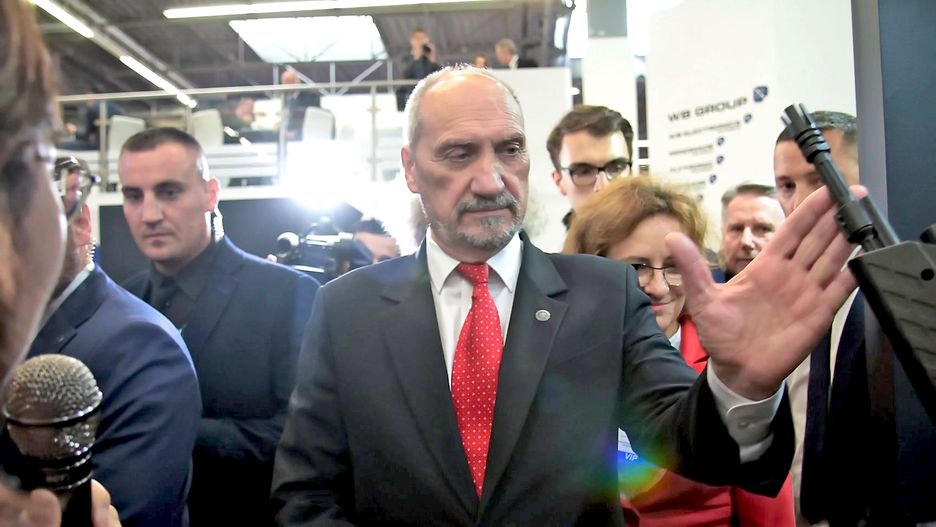 Decyzjom, które zapadały w MON za czasów Antoniego Macierewicza, przygląda się CBA