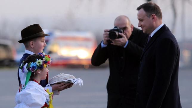 Na archiwalnym zdjęciu wizyta Andrzeja Dudy w Piekarach Śląskich. Zdjęcia robi Andrzej Hrechorowicz