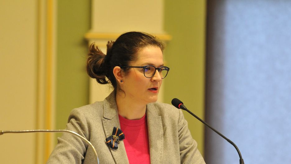 Nowa prezydent Gdańska Aleksandra Dulkiewicz przemawiała przed głosowaniem