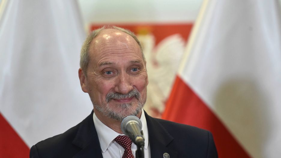 9 stycznia Antoni Macierewicz został odwołany ze stanowiska ministra obrony narodowej