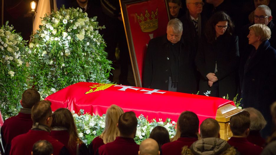 Gdańsk, Europejskie Centrum Solidarności. Wystawienie trumny z ciałem Pawła Adamowicza 