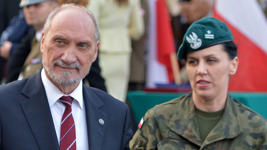 Szef MON Antoni Macierewicz i jego rzeczniczka major Anna Pęzioł-Wójtowicz.