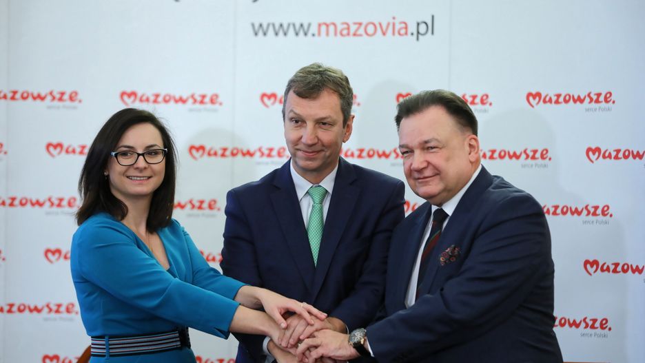 Kamila Gasiuk-Pihowicz z Nowoczesnej, Andrzej Halicki z PO i Adam Struzik z PSL podpisali porozumienie ws. sejmiku na Mazowszu