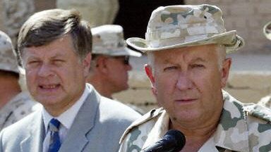 Gen. Tyszkiewicz z ministrem Szmajdzińskim jeszcze w Iraku