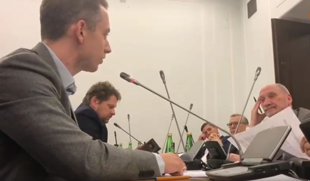 Cezary Tomczyk i Antoni Macierewicz na posiedzeniu Komisji Obrony Narodowej 