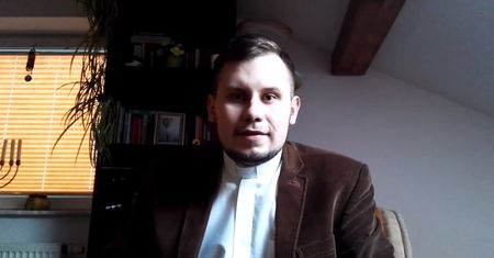 Ks. Łukasz Kachnowicz suspendowany. Wspierał ruch LGBT i wyznał, że jest gejem