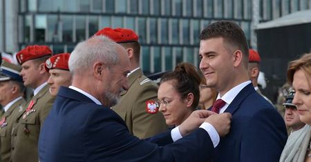 Odbiorą Bartłomiejowi Misiewiczowi medal od Antoniego Macierewicza?