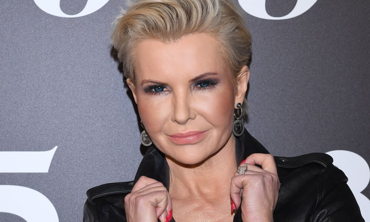 Joanna Racewicz pojawiła się na premierze filmu "365 dni". Ta spódnica robi furorę