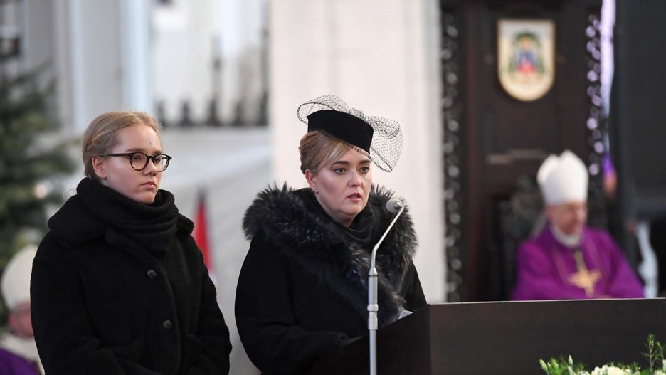 Żona i córka Pawła Adamowicza w Bazylice Mariackiej w Gdańsku
