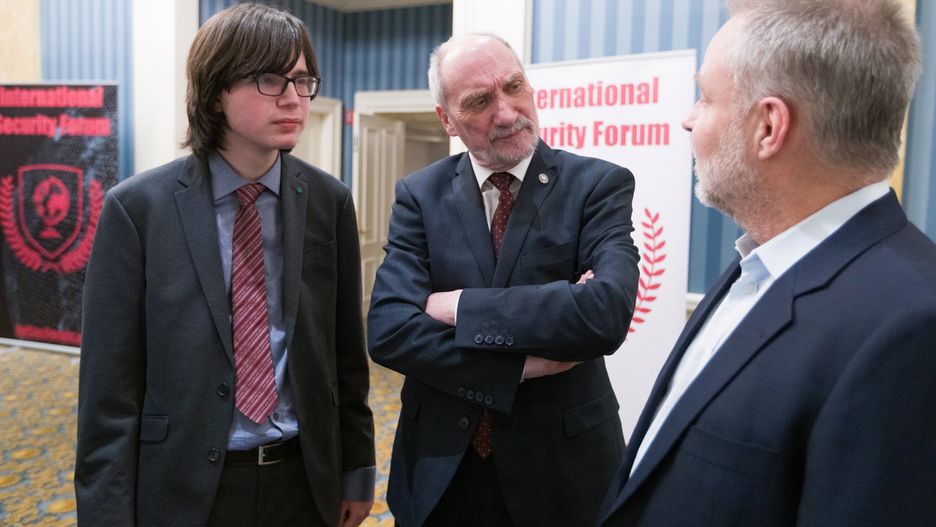 Antoni Macierewicz i Edmund Janniger na International Security Forum 2018