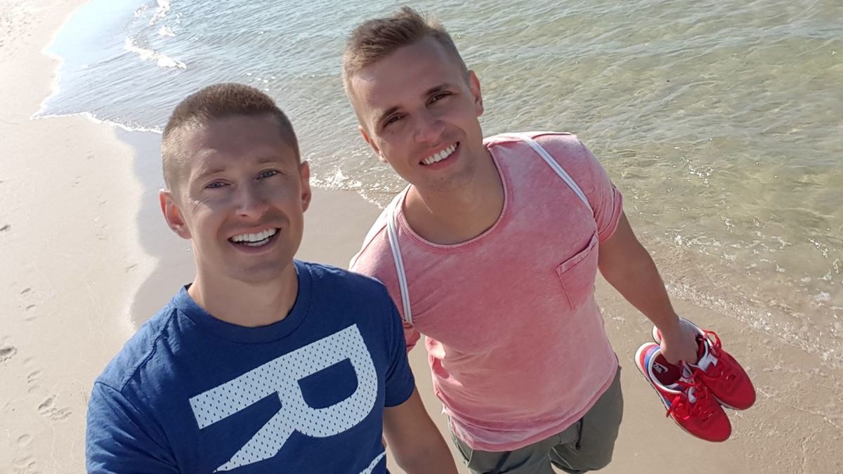 Jakub i Dawid - słynna para gejów wytknęła ministrowi Błaszczakowi największe seks skandale w polityce